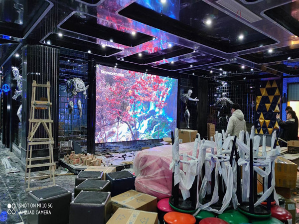 社旗室内P2.5全彩显示屏